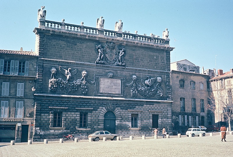 Pope’s Palace Square